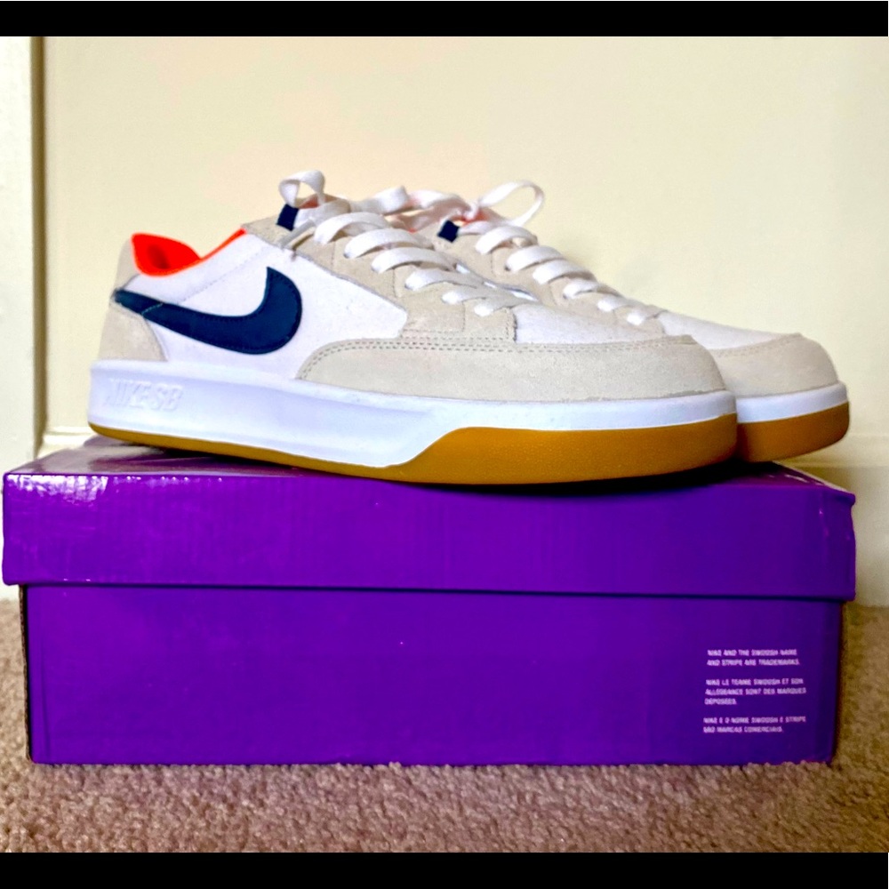 Nike SB Adversary